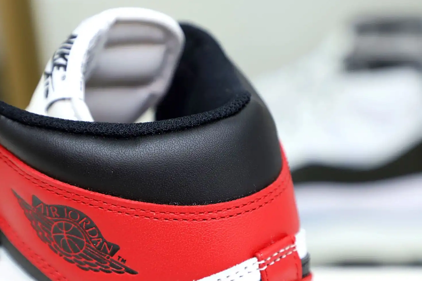 Air Jordan Retro 1 (2016) Kimikick Black Toe 0530